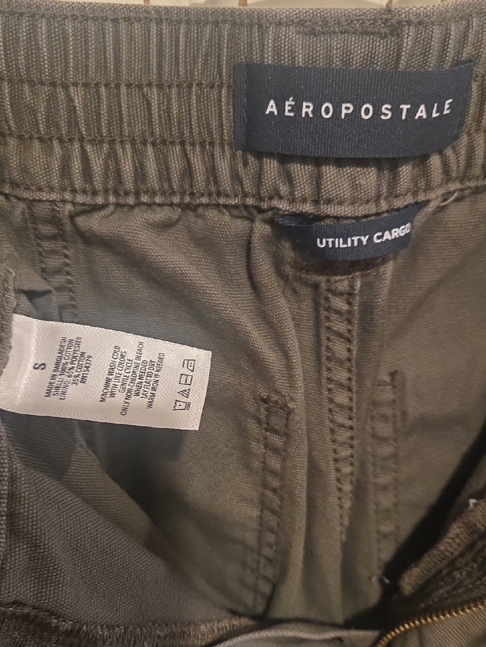 Aeropostale Set of Two Utility Cargo Pants, Tan and Army Green - Picture 4 of 12